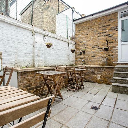 Oyo Lifestyle Golden Strand London Luaran gambar