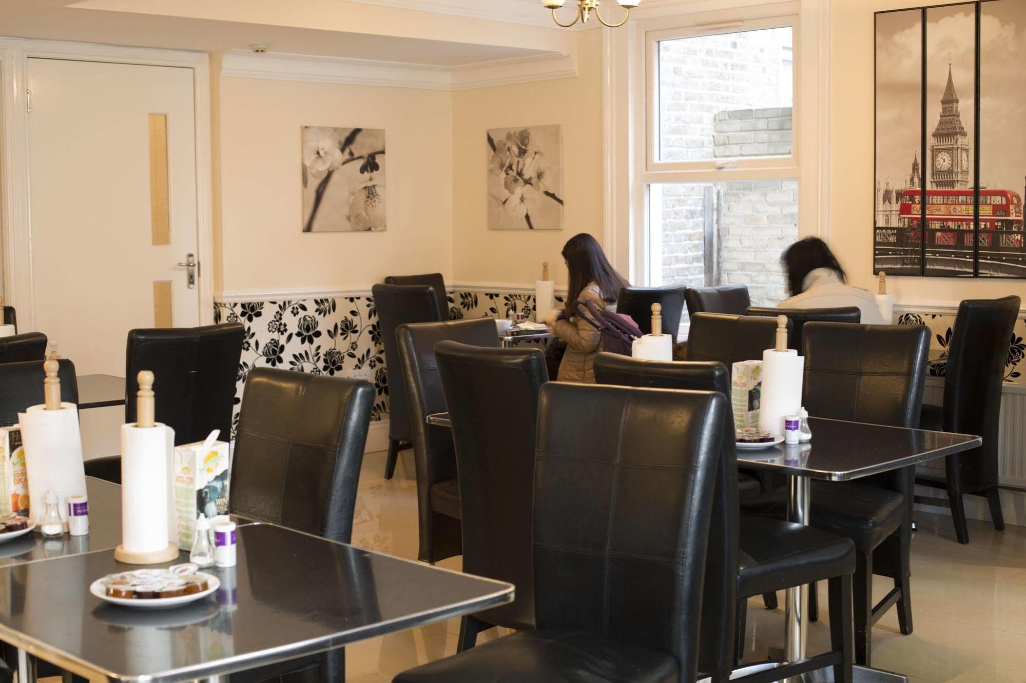 Oyo Lifestyle Golden Strand London Luaran gambar
