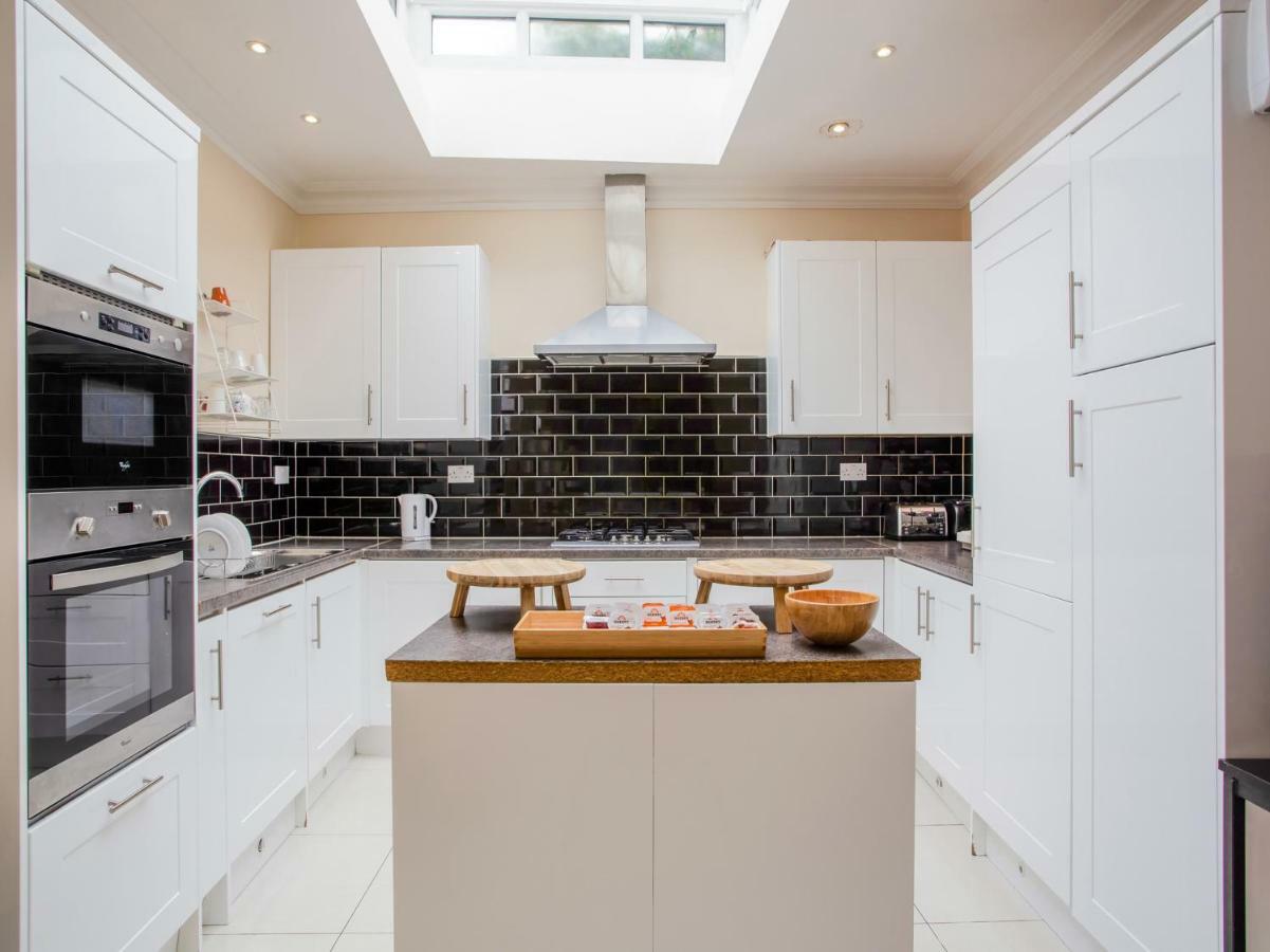 Oyo Lifestyle Golden Strand London Luaran gambar