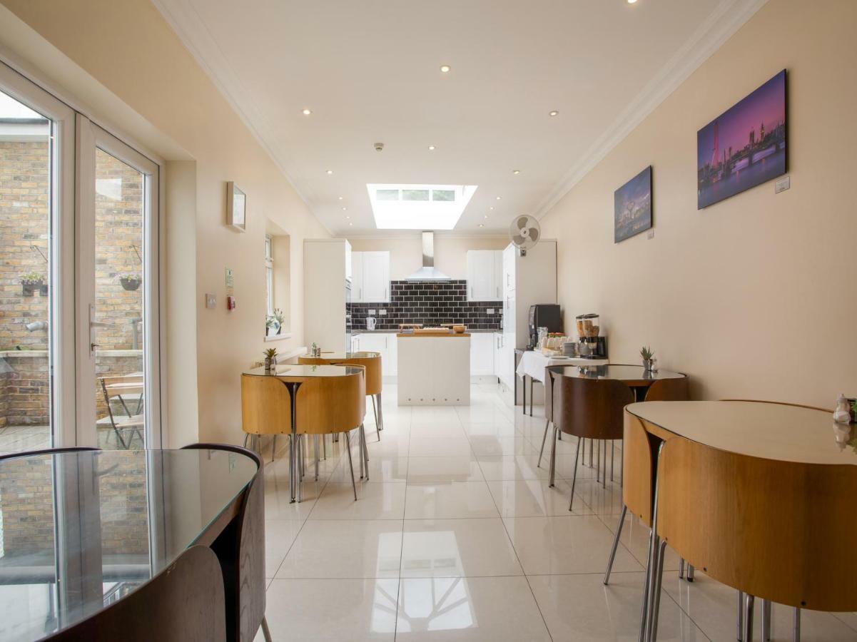 Oyo Lifestyle Golden Strand London Luaran gambar