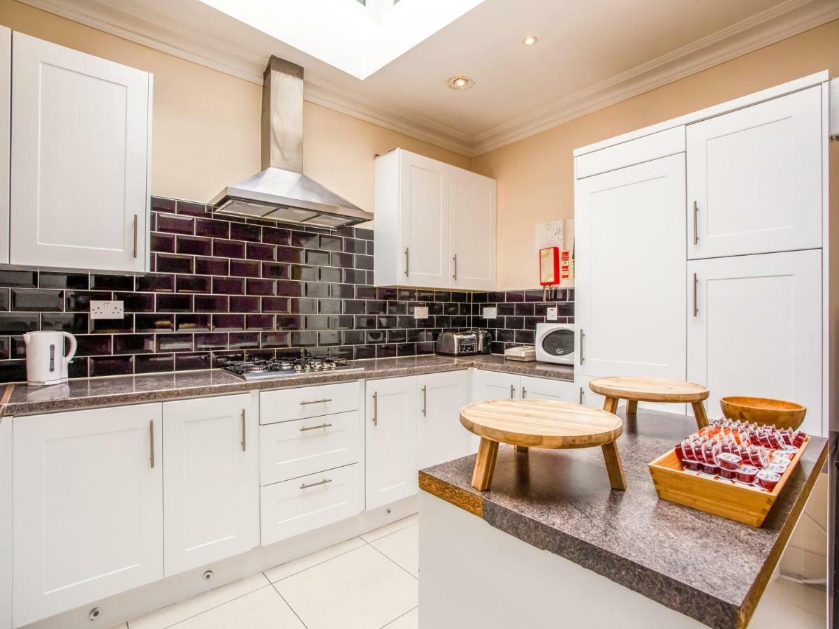 Oyo Lifestyle Golden Strand London Luaran gambar