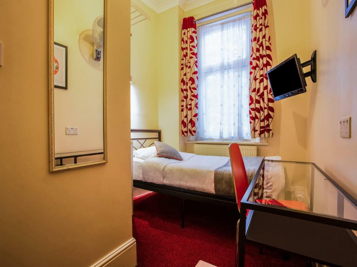 Oyo Lifestyle Golden Strand London Luaran gambar